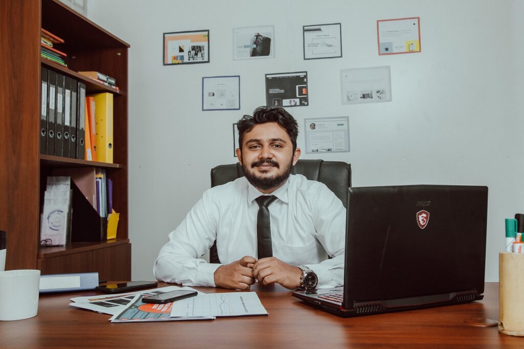 gcd3fea3f63db0dc8368e81525d402b722e9e7af3677c05a617bdfff365d3dc20246855dcf747e5ff5c52d2b1a2eb45f7f3b6530a3a5f183c68fbb05f12a7e354_1280-6874910 man, manager, businessman, accounting, working, office, administrator, marketing, ceo, ceo, ceo, ceo, ceo, ceo